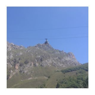 Et tout en haut un téléphérique...
📷 Picos de Europa
#cantabria #cantabriainfinita #picosdeeuropa #liébana #montaña #montagne #tourisme #voyage #igersfrance